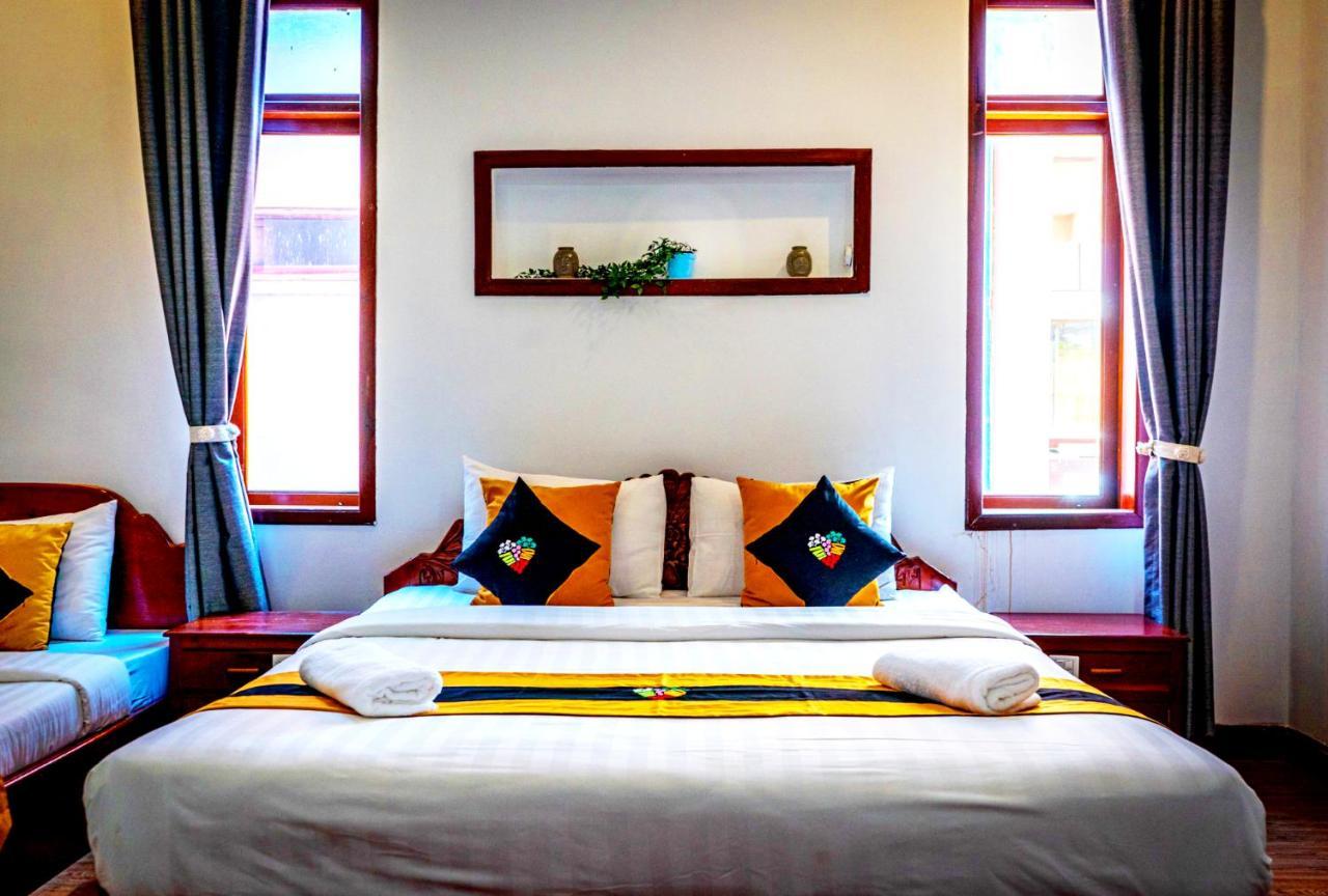 Antonios Villa Hotel Siem Reap Exterior foto